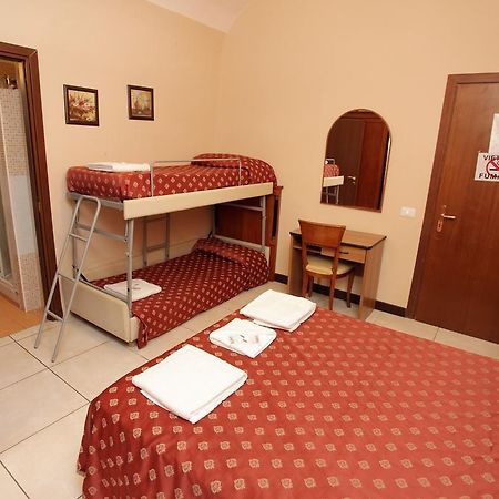 Hostel Pink Floyd โรม ภายนอก รูปภาพ